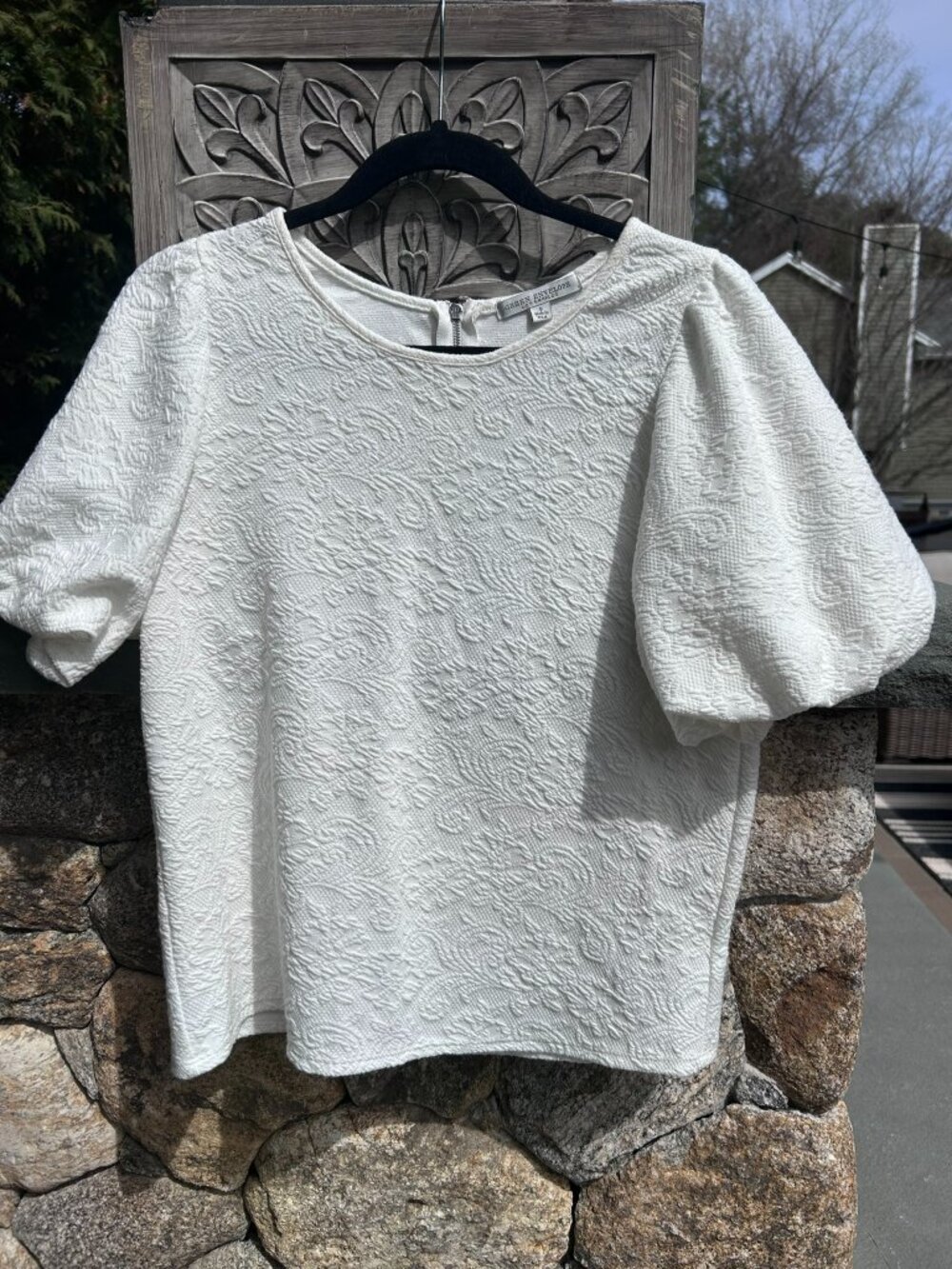 Textured comfy top, with puff sleeve details!